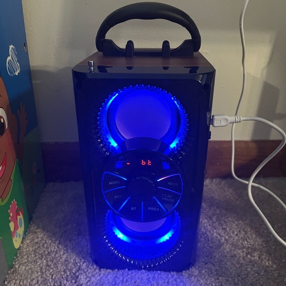 DinDin Bluetooth Portable Speaker 30W - Picture 9 of 9